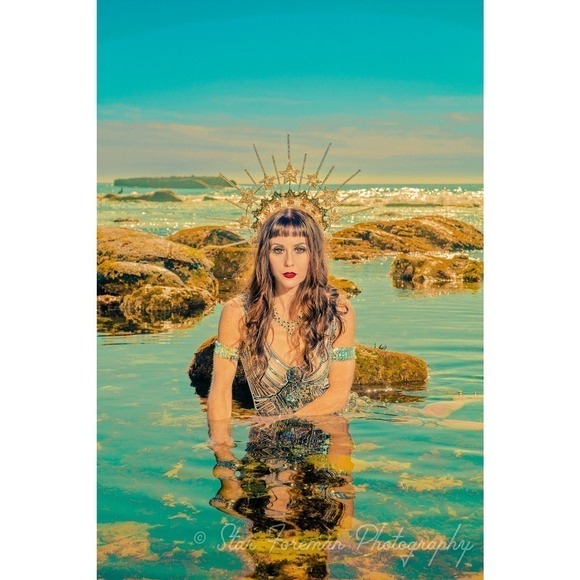 Vintage Round Signed Coro Pendant Layers of Clear Stones Gold-Tone 70s - Picture 10 of 10